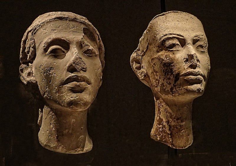 Artistic representation of Akhenaten and Nefertiti