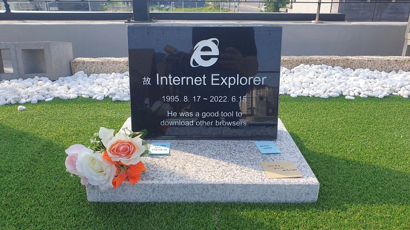 Gravestone honoring Internet Explorer's legacy